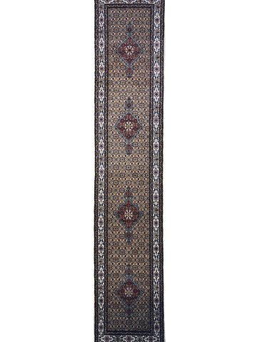 79 cm x 394 cm