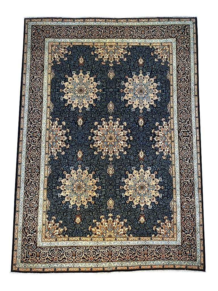 255 cm x 358 cm